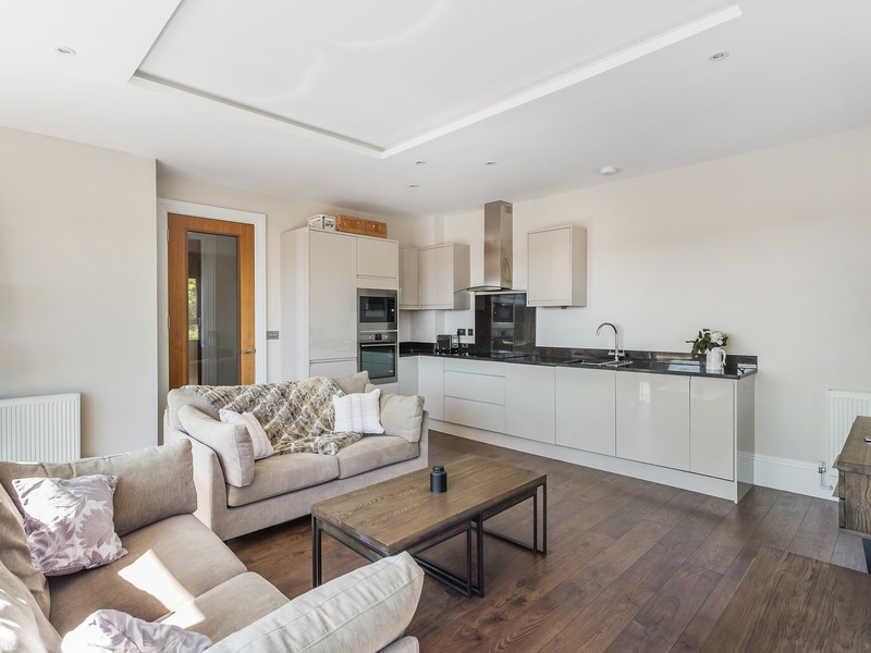 2 Bed Apartment To Rent in Reigate